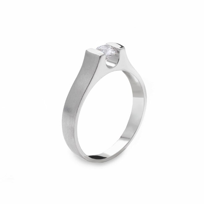 Pierścionek z białego złota z brylantem 0,25ct