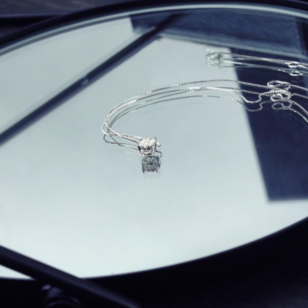 Błysk w oku lubimy podkreślać błyskiem diamentów ✨ #delloro #bizuteria #moda2022 #rzemieślnicze #jubiler #jubilerkrakow #diament